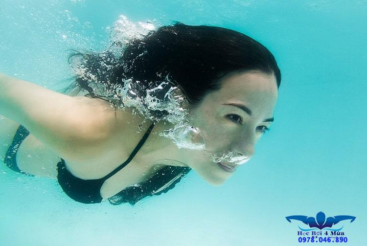 Kiểm tra khả năng nín thở dưới nước bao lâu