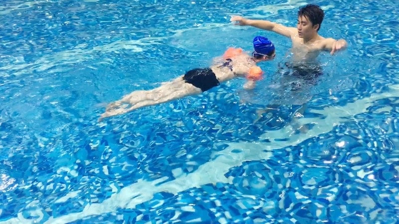 Lớp học bơi giá rẻ Hà Nội
